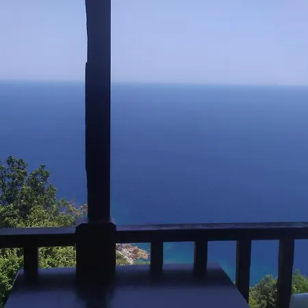 Traditional In Mylopotamos Apartment